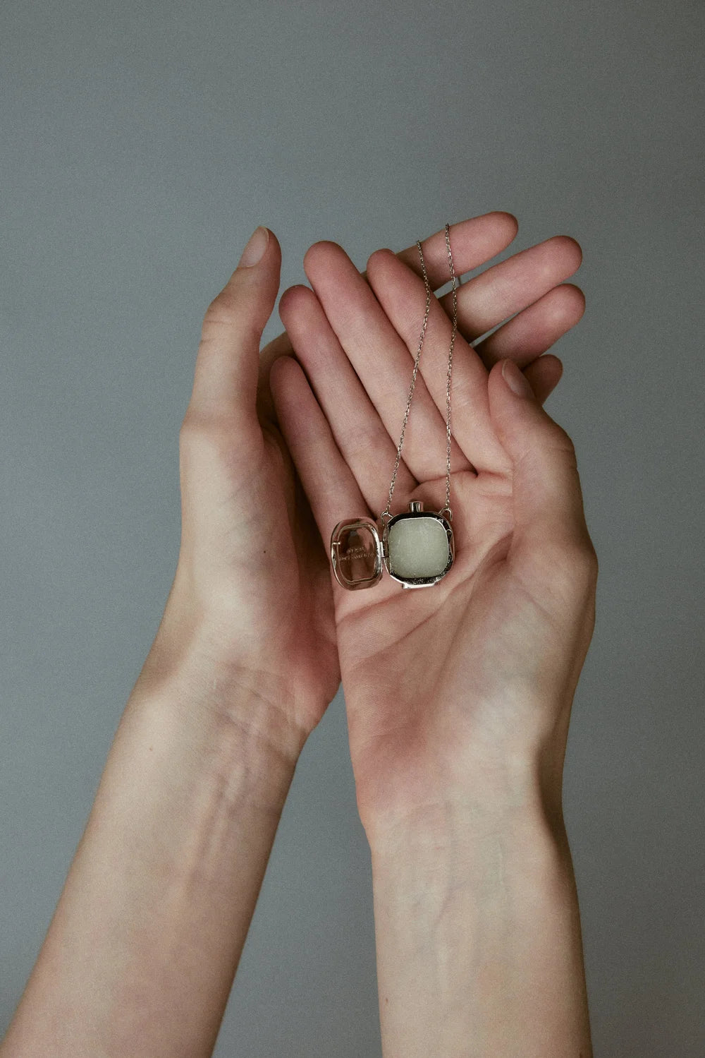 『預訂』泰國 Summerstuff.Marine x MorMorMor Untoxiclet - Locket Perfume Balm Necklace 香膏墜飾頸鍊